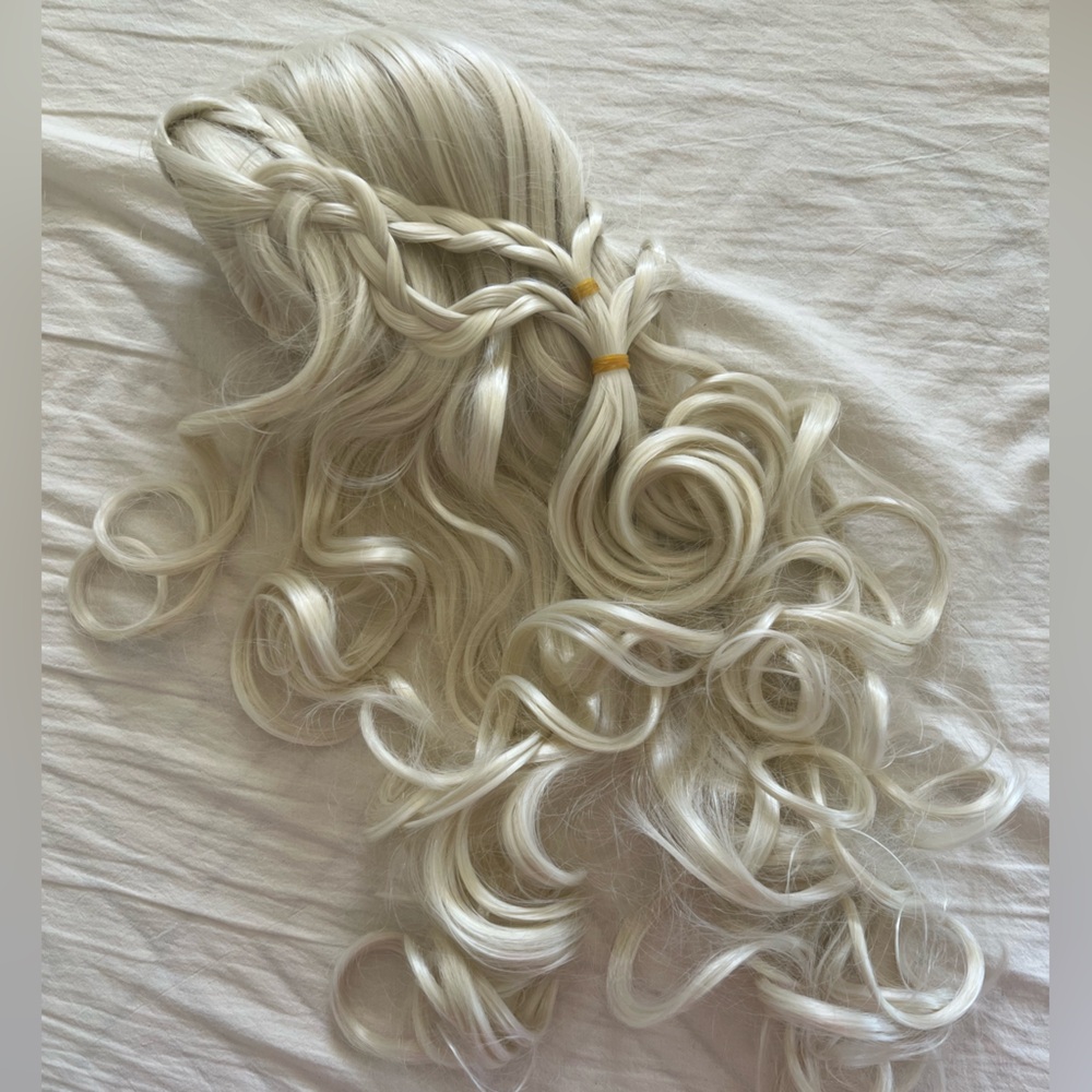 Blonde wig